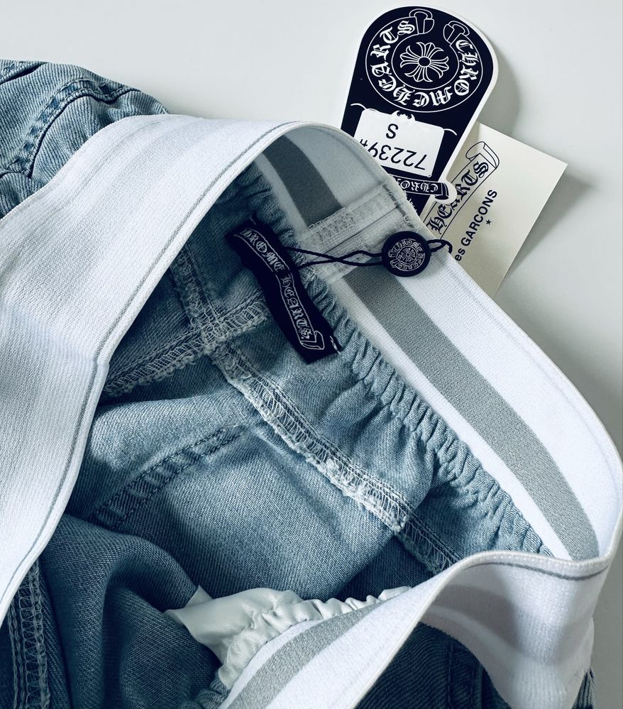 jasne, letnie jeansy Chrome Hearts