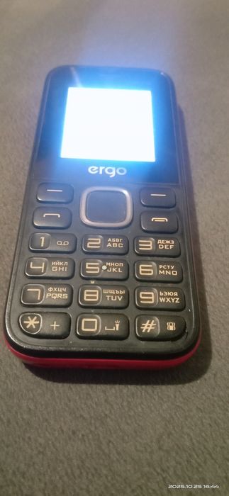 Телефон кнопочний  бу на двi sімки+ радио+блютуз+фонарик