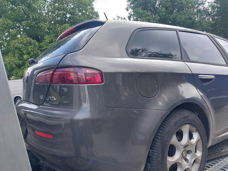 Posiadam czesci alfa romeo 159 kombi  1.9jtd