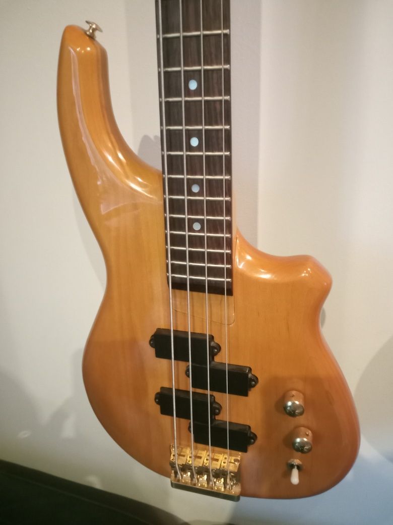 Gitara basowa Fenix