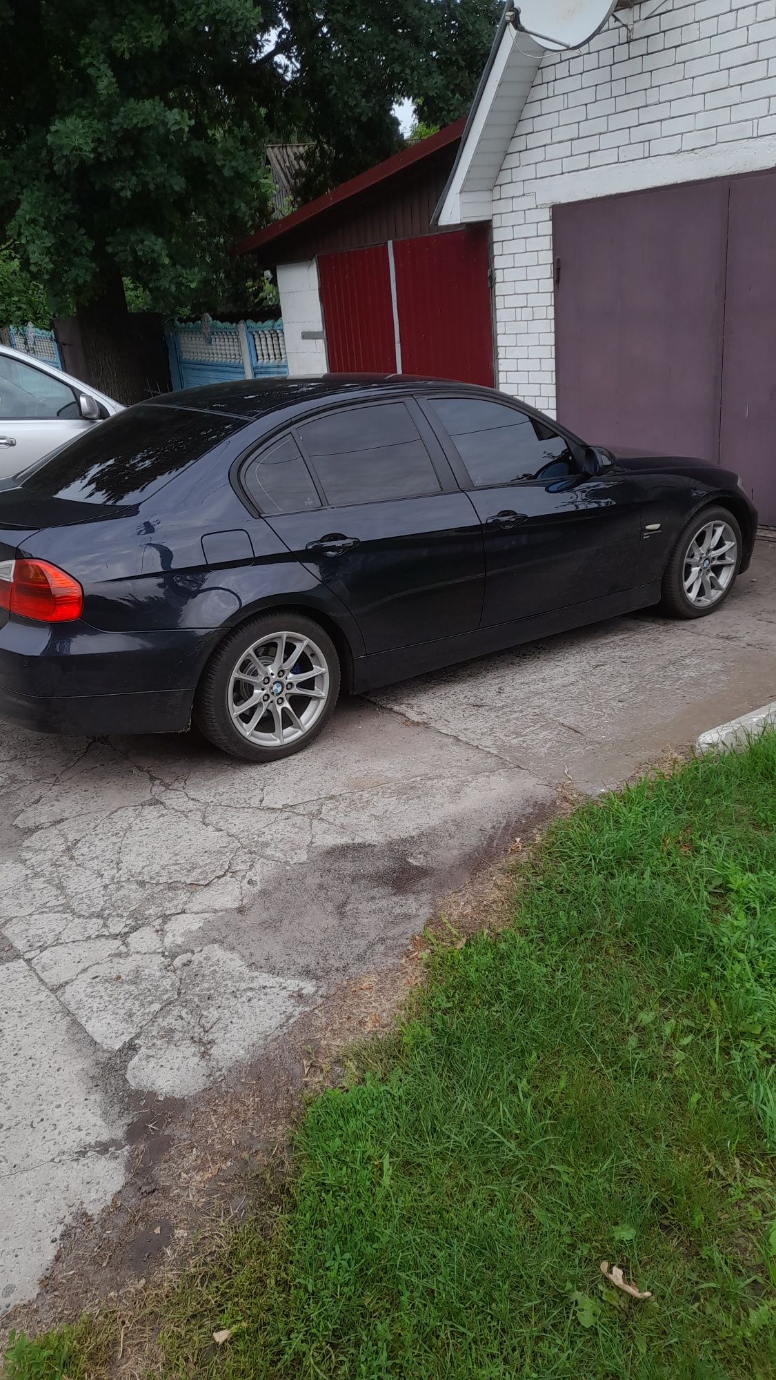 Продам бмв е90, 2,0л бензин.