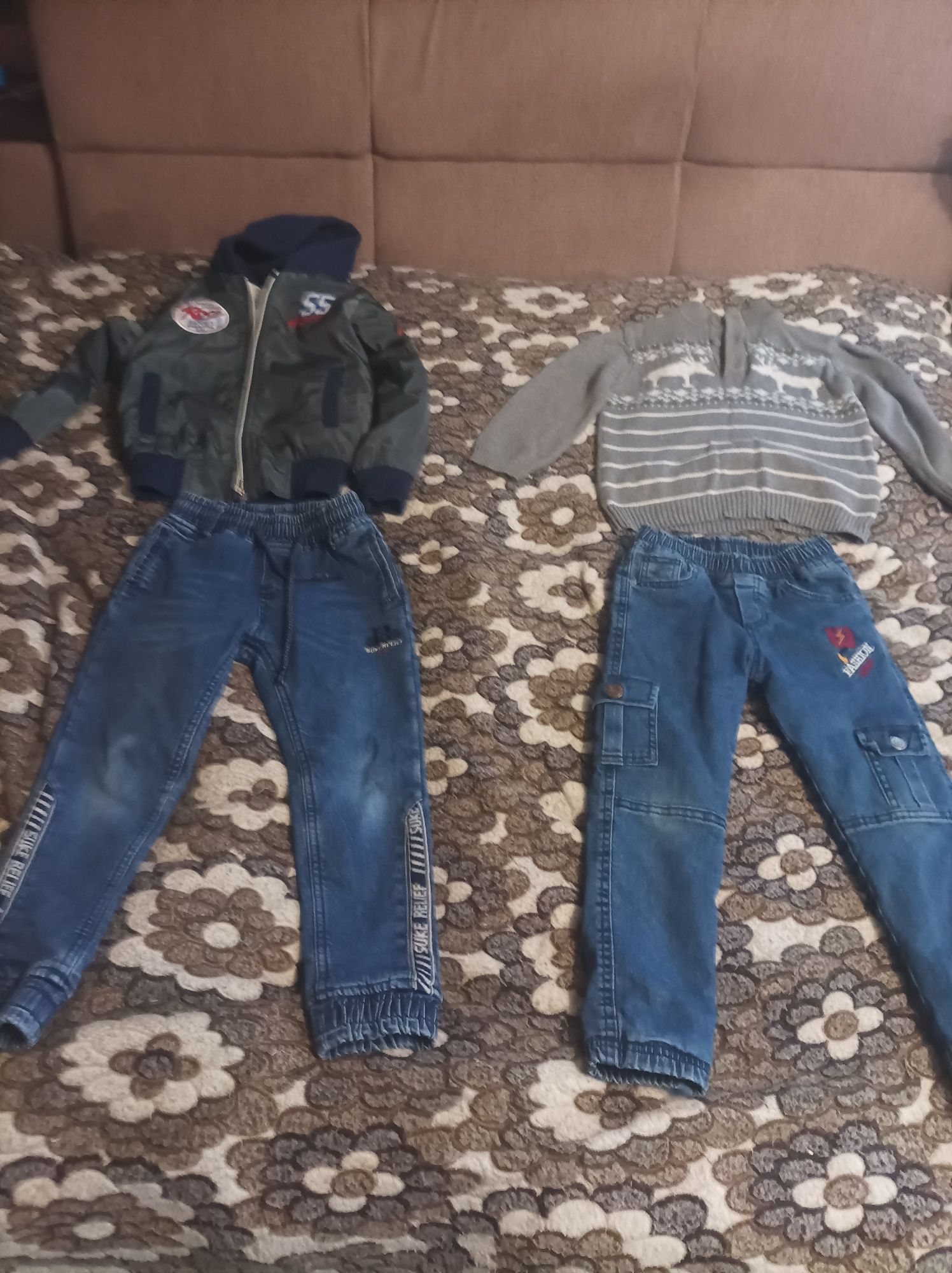 Дитячі джинси і кофти