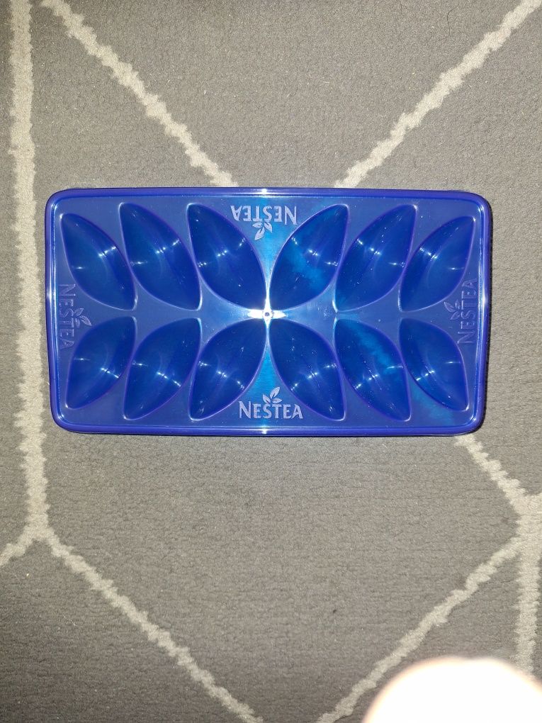 Sprzedam nowe foremki  nestea