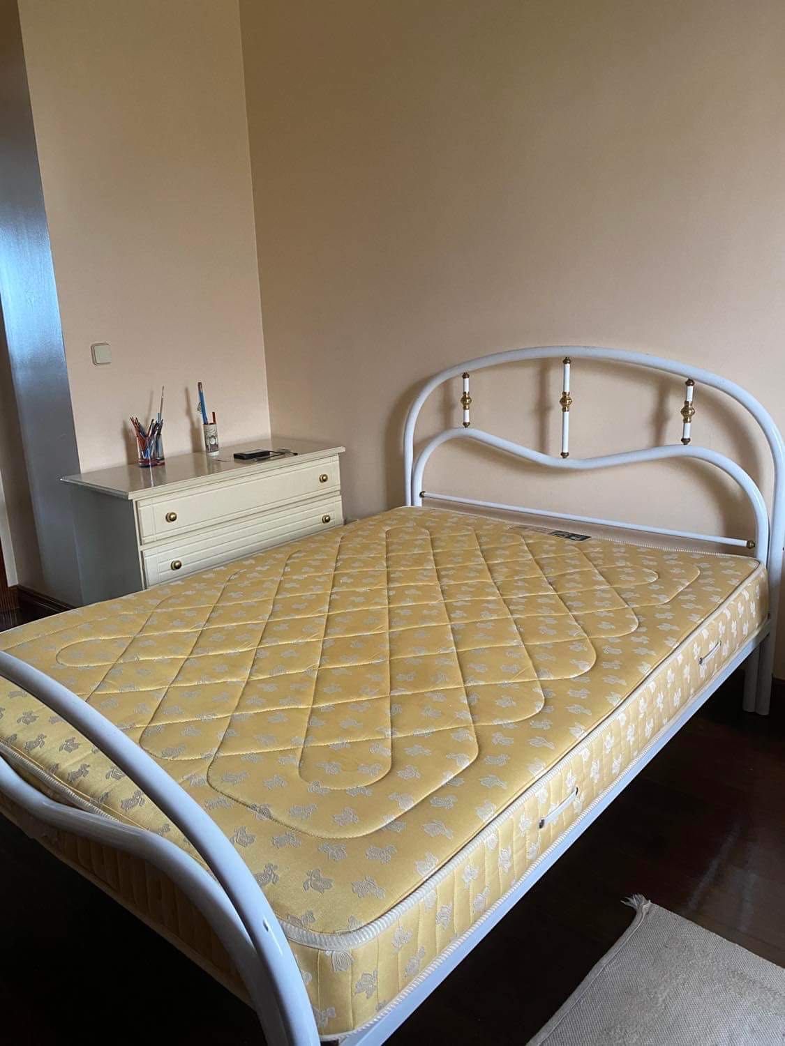 Quarto de cama branco