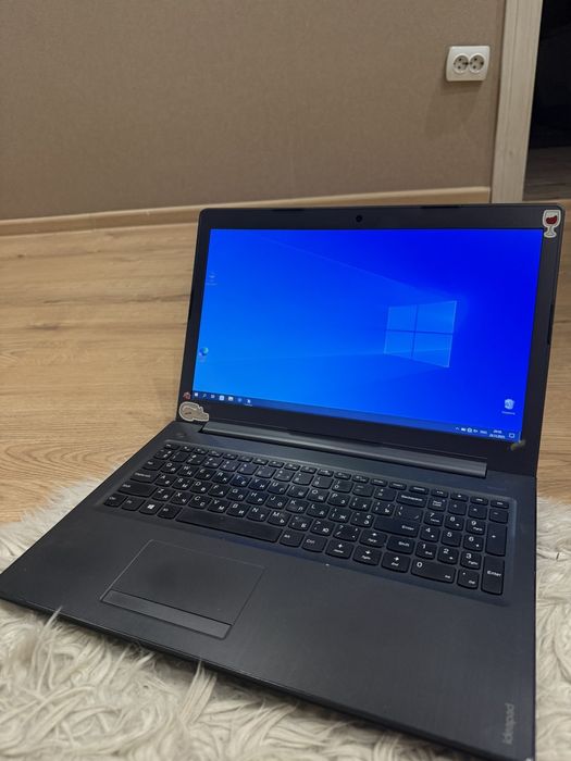 Ноутбук LENOVO ( Pentium N4200/ram 8Gb/ssd 256) Батарея тримає.