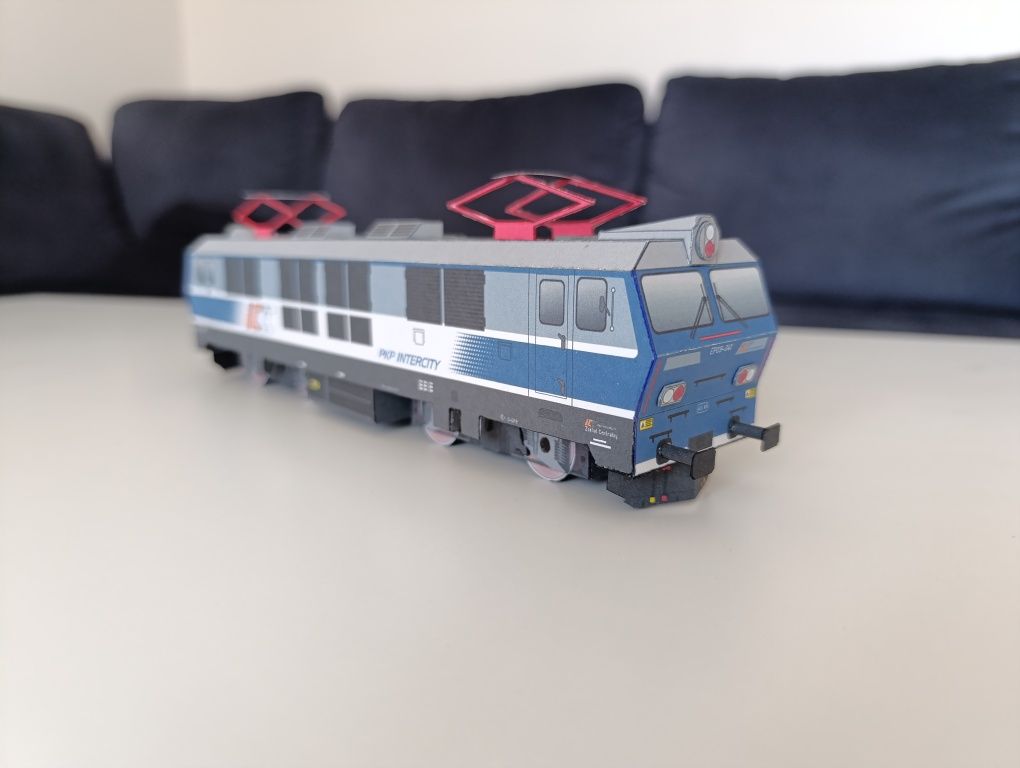 Model kartonowy pociąg autobus lokomotywa duża pasażerska  EP09