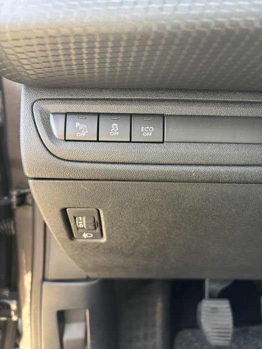 Peugeot 2008 Allure (2016) 1,2 Ltr. - 81 kW PureTech TETO PANORÂMICO