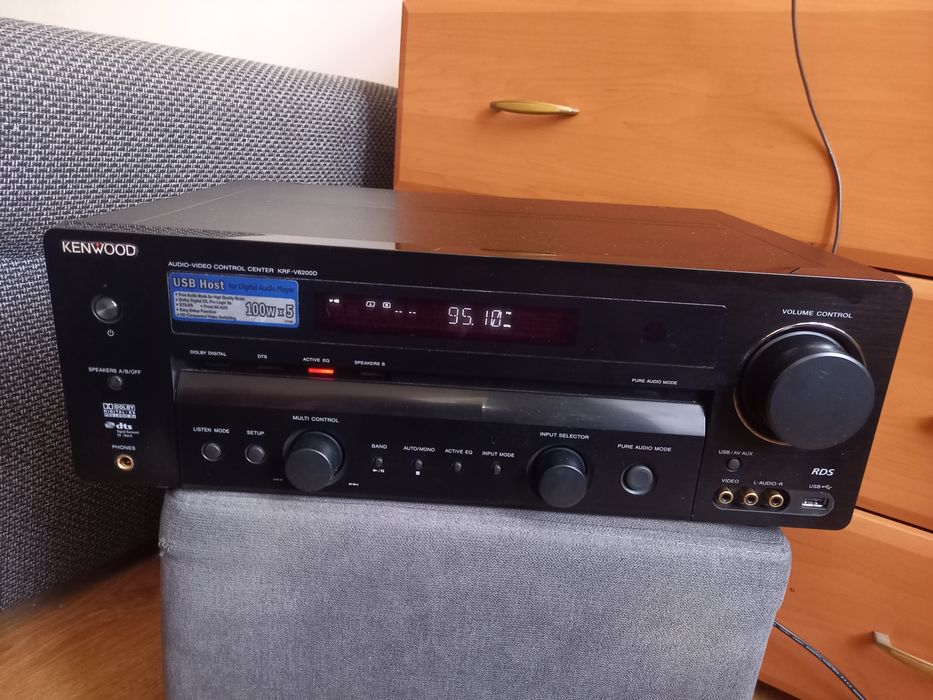 Amplituner Kenwood KRF-6200D.