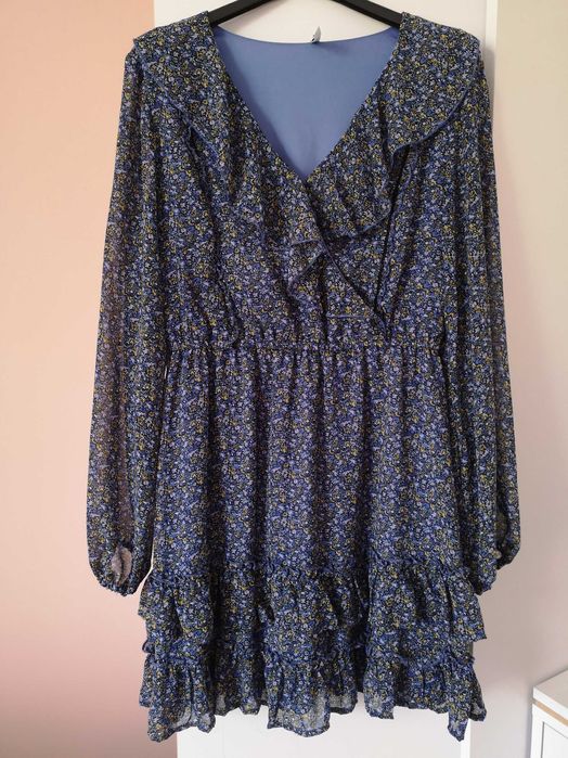 Niebieska sukienka w kwiaty House rozm M.