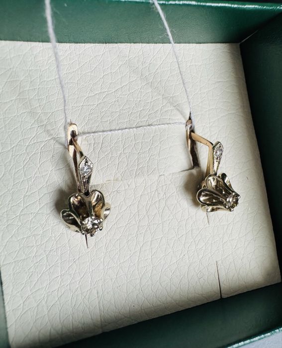 Золотые серьги с якутскими бриллиантами