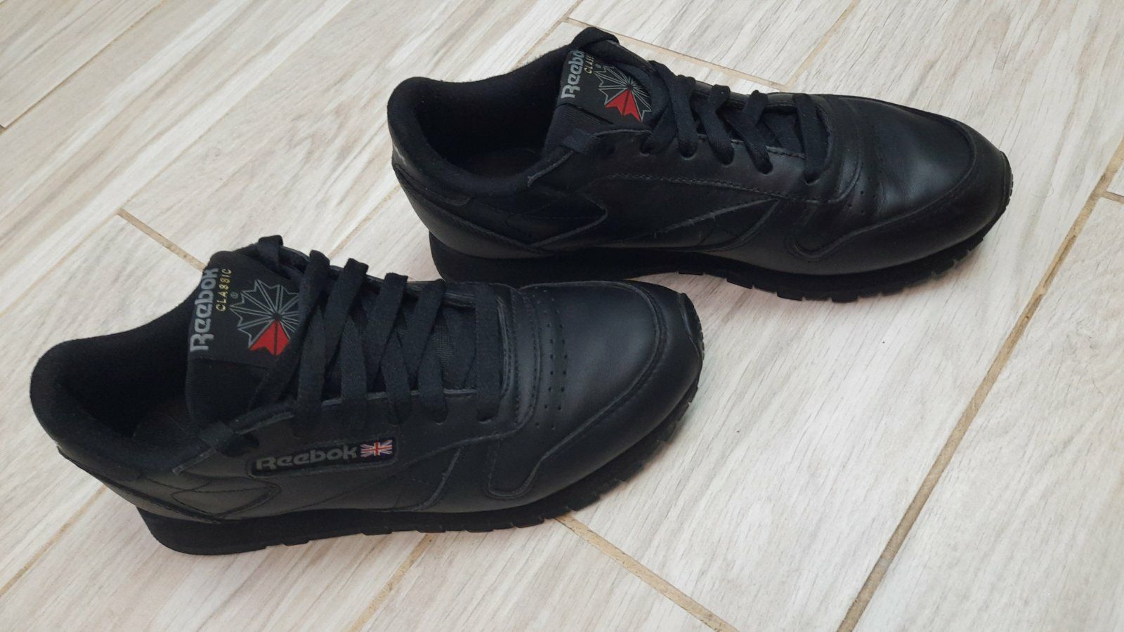 Шкіряні кросівки Reebok Classic  37,5р