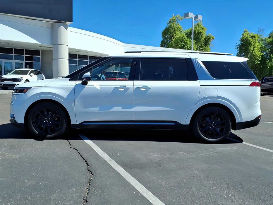 Kia Carnival      2023