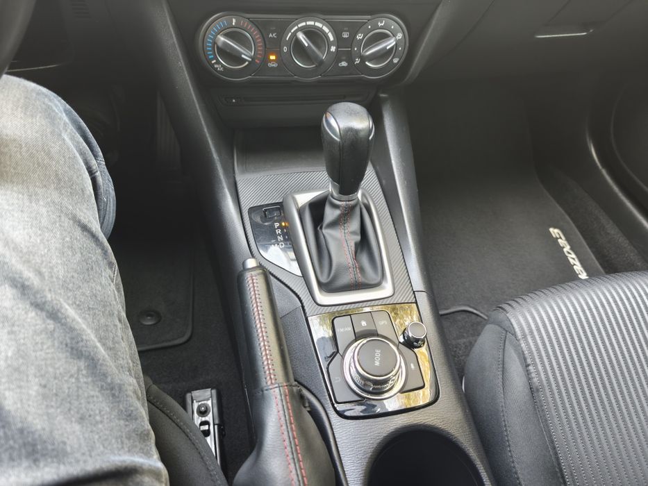 Мазда 3  2014 г 2.0 бензин автомат