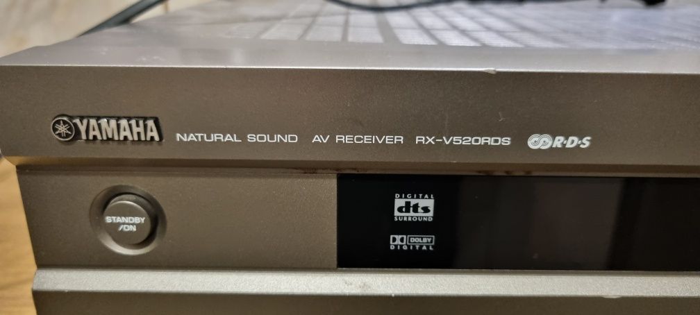 Amplituner wzmacniacz YAMAHA RX-V520