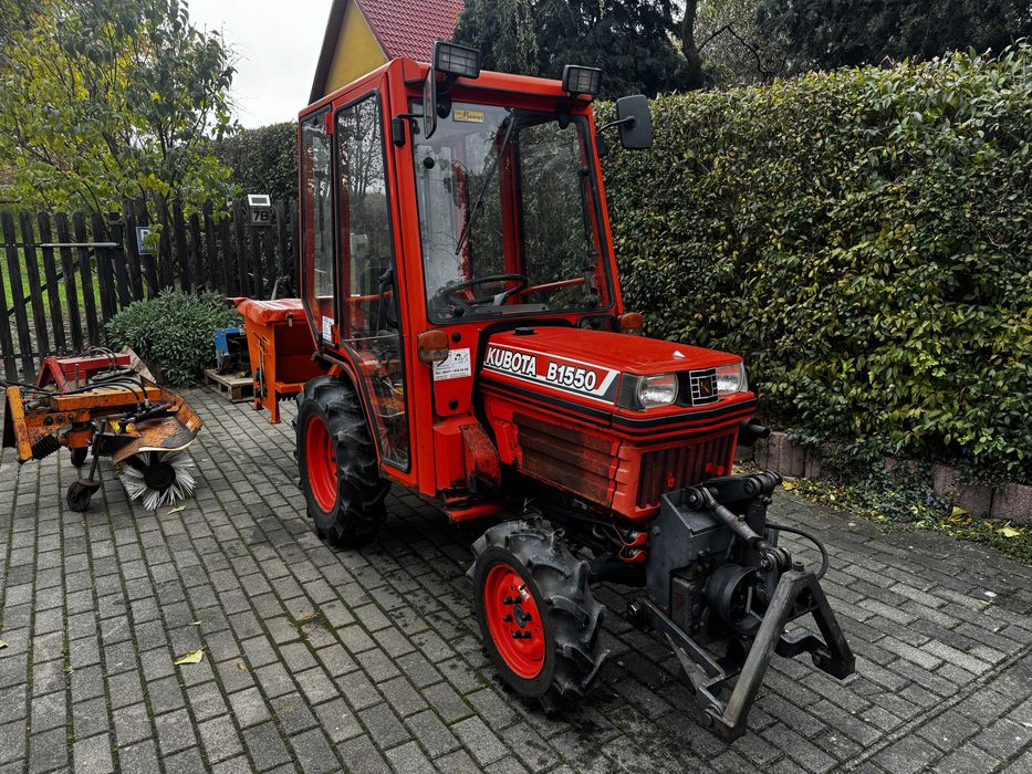 Kubot Kubota B1550 4x4 wom z osprzętętem