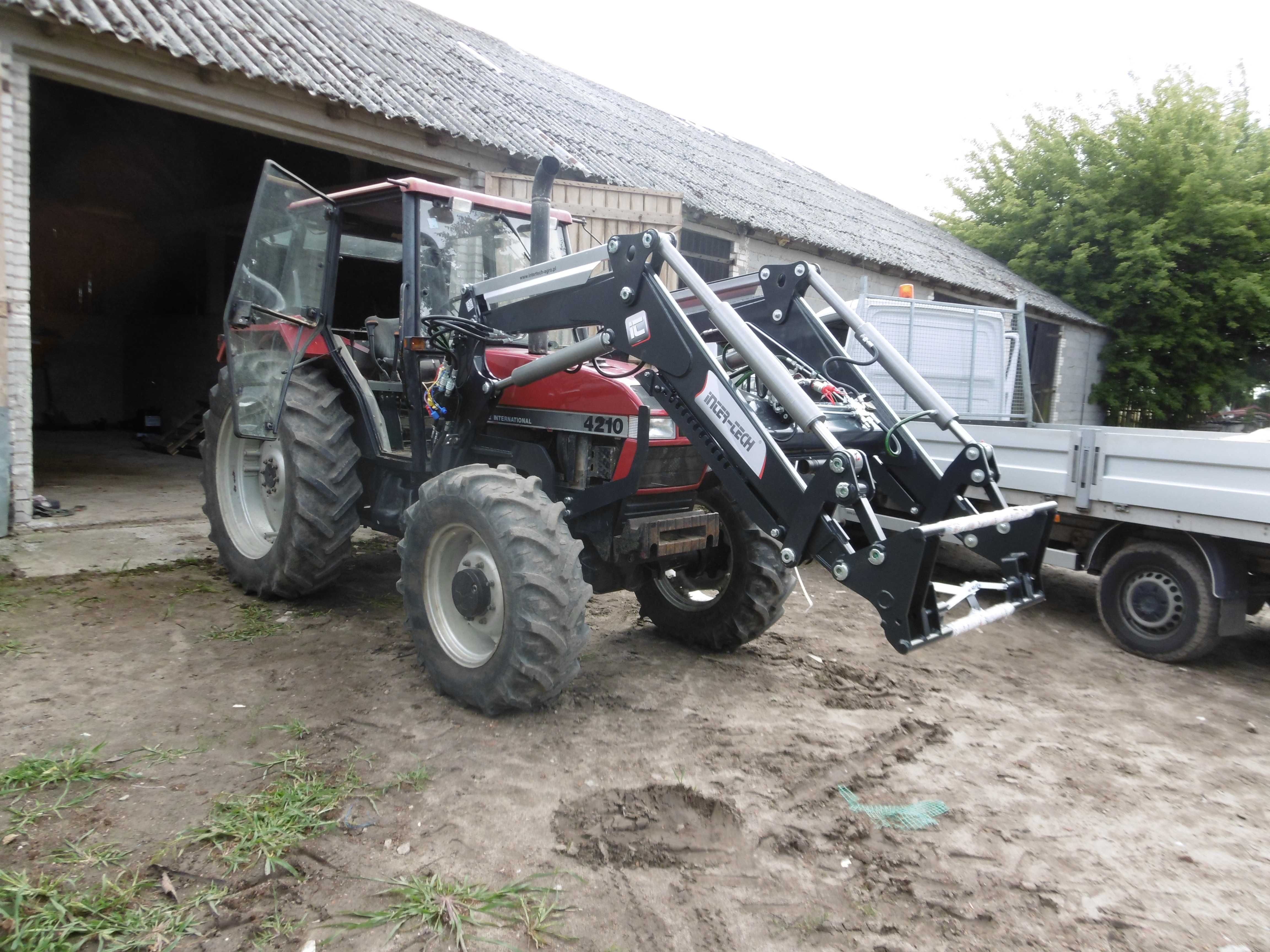 Ładowacz czołowy IT 1600 Inter Tech do CASE  New Holland  montaż