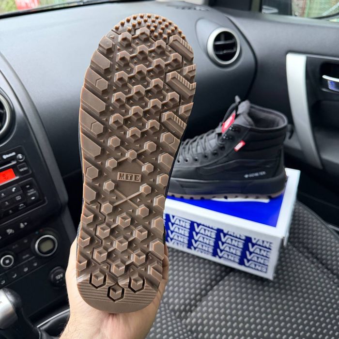 Чоловічі зимові кросівки ванс чорні хутро Vans Old Skool MTE Gore Tex