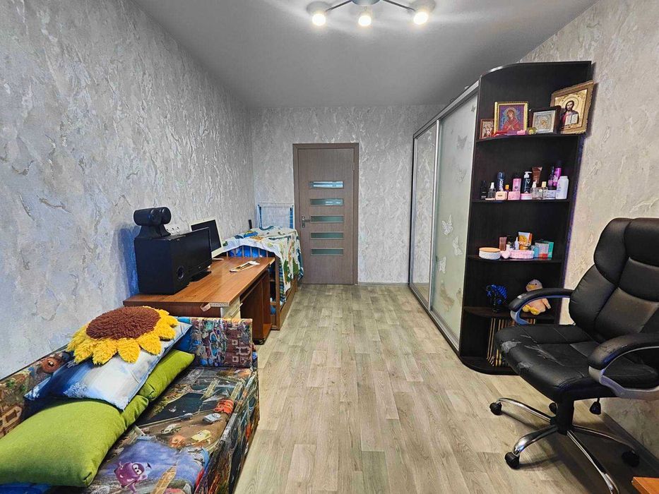 ЗДАМ 2-ох кімнатну квартиру по вул.Днепр. шоссе з новим ремонтом