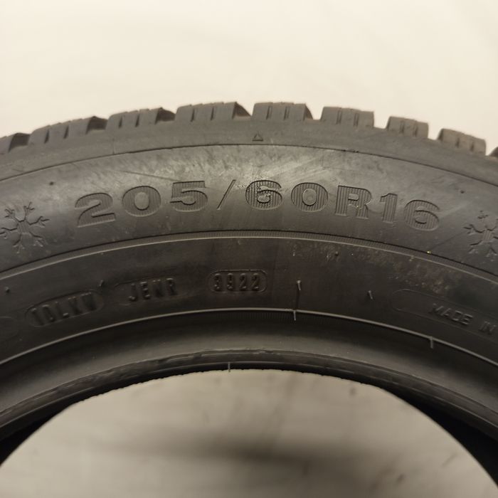 205/60R16 Dunlop WinterSport 5