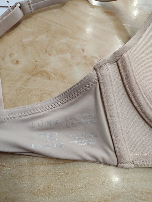 Гладкий базовий бюстгальтер на пуш-ап Luna