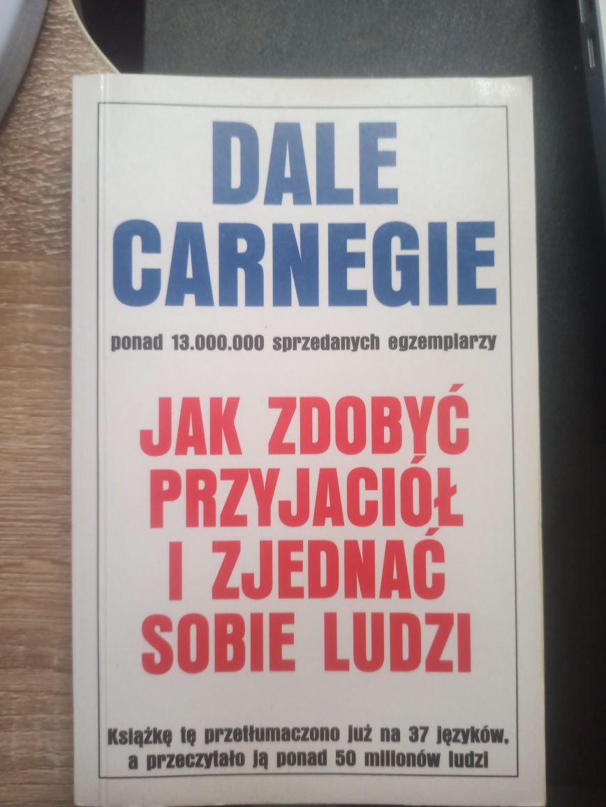 Książka "Jak zdobyć przyjaciół i zjednać sobie ludzi"