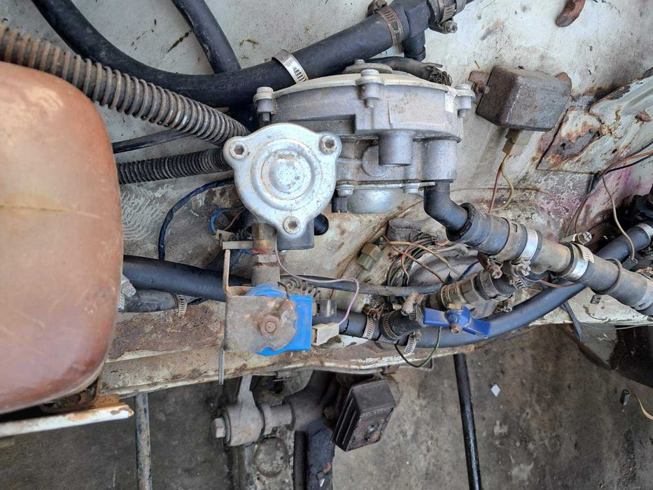 Продам Газовую Установку на  авто Волга - Газель  Почти Новая .