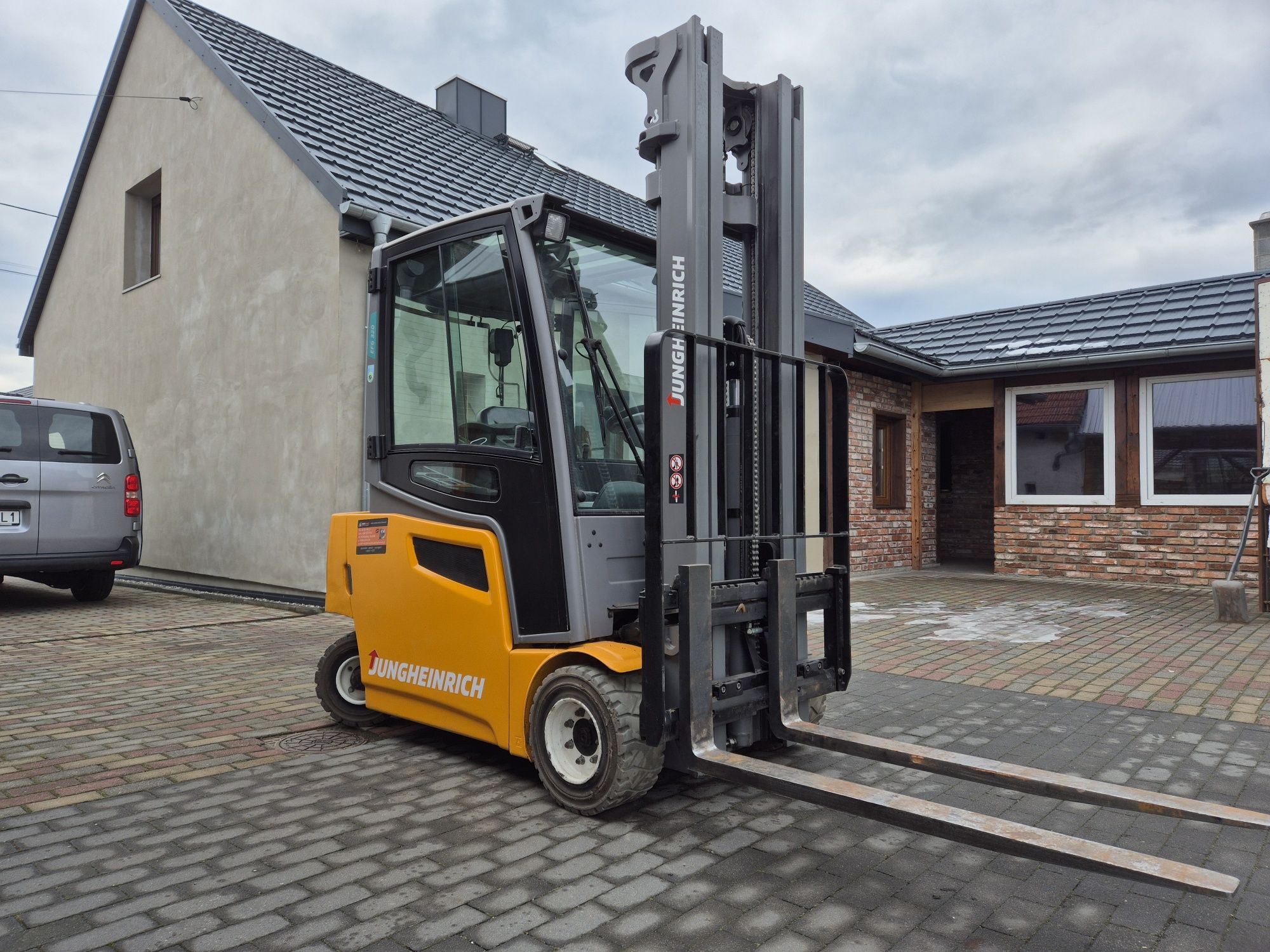 Wózek widłowy Jungheinrich EFG320 malo uzywany 2019r