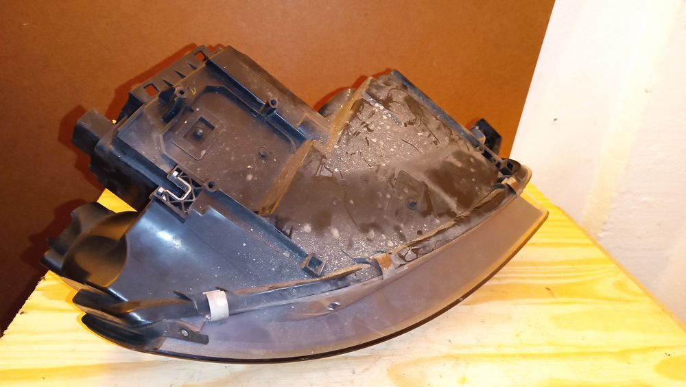 Vendo farol esquerdo de Audi A3 8P1 ano 2003/13