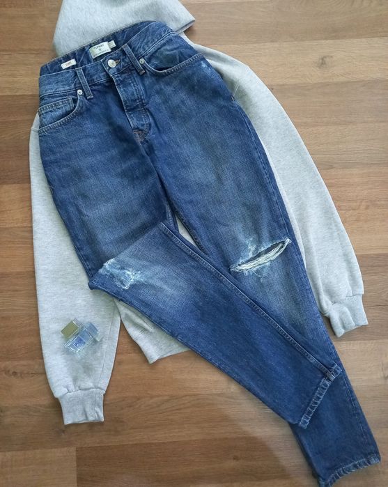 Мужские джинсы прямого кроя с дырками