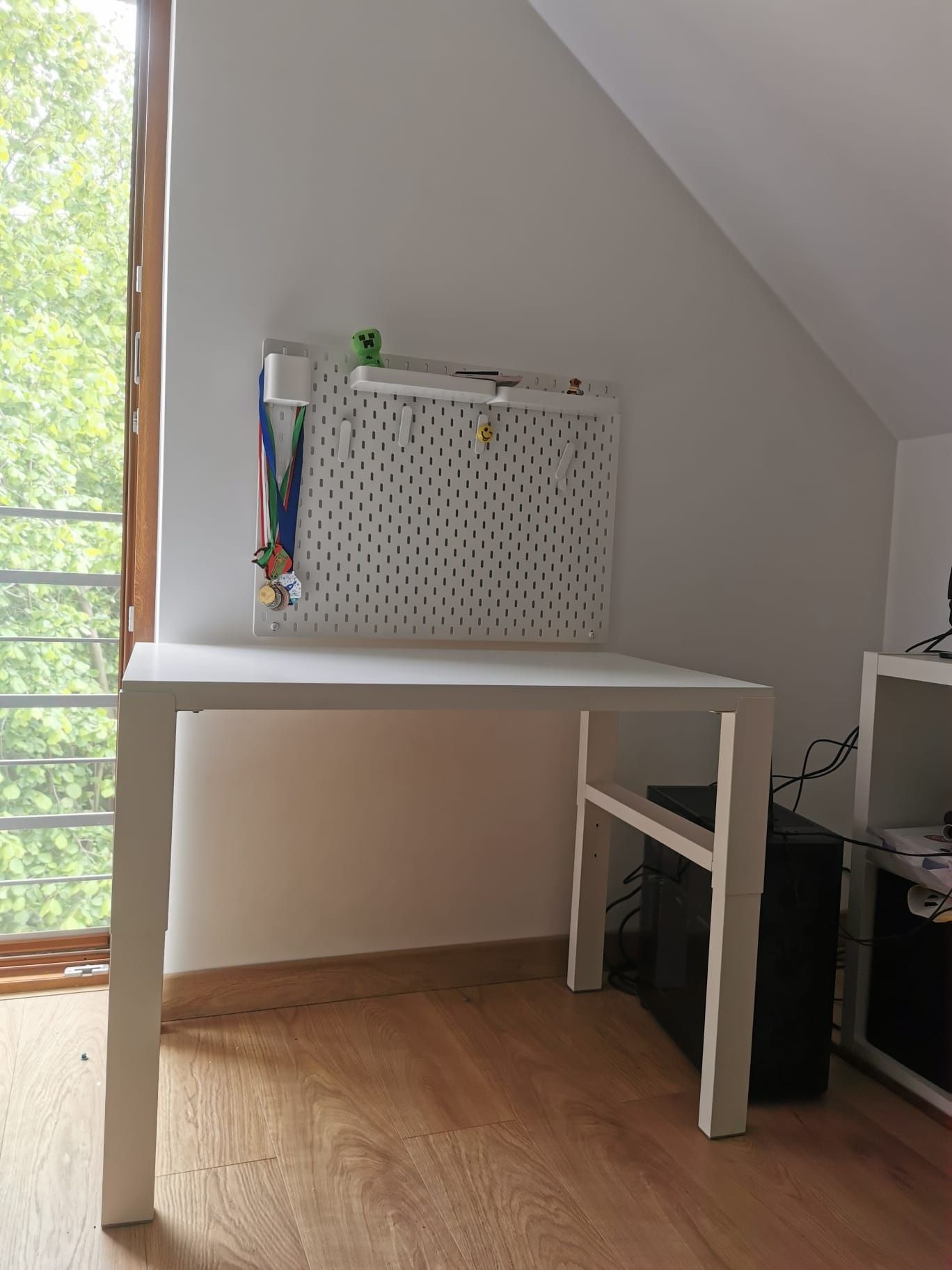 Biurko IKEA Pahl regulowane nogi. Tablica IKEA Skadis. Jak nowe.
