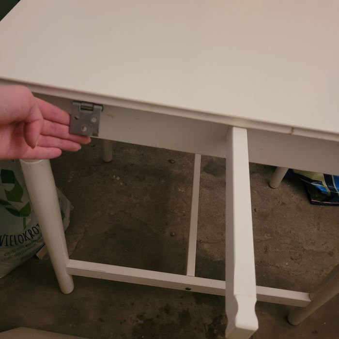 Biały stół rozkładany