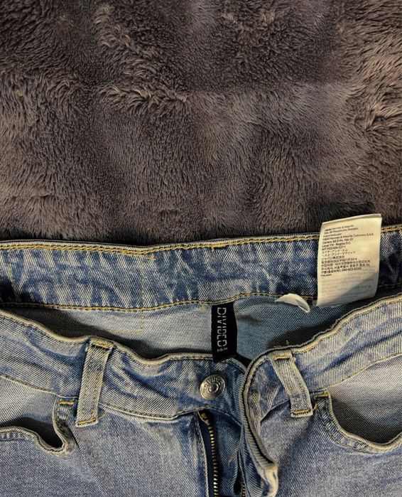 Джинси HM з голими бедрами