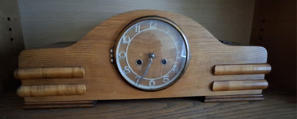 Zegar kominkowy / bufetowy z lat 50–60 – sprawny, drewno