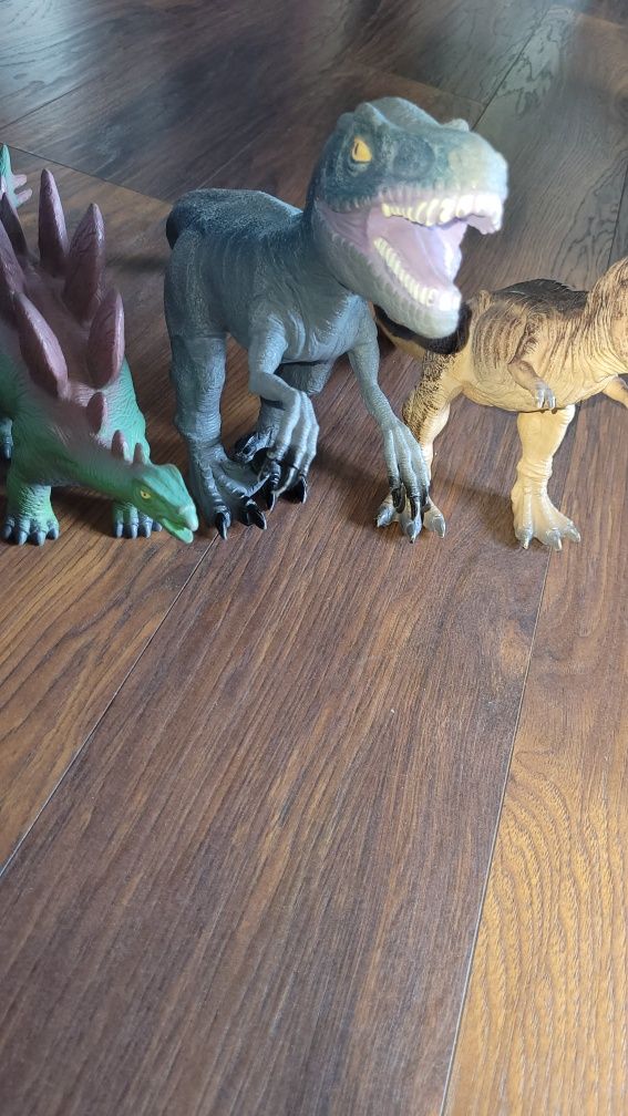 Figurki dinozaurów