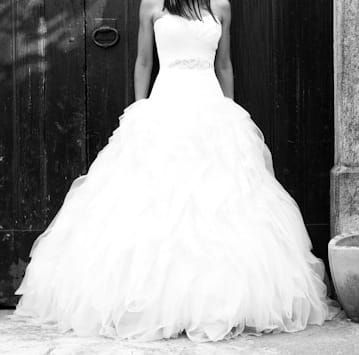 Vestido de noiva "NOVO" Pronovias Benicarlo. Decote em plumas.