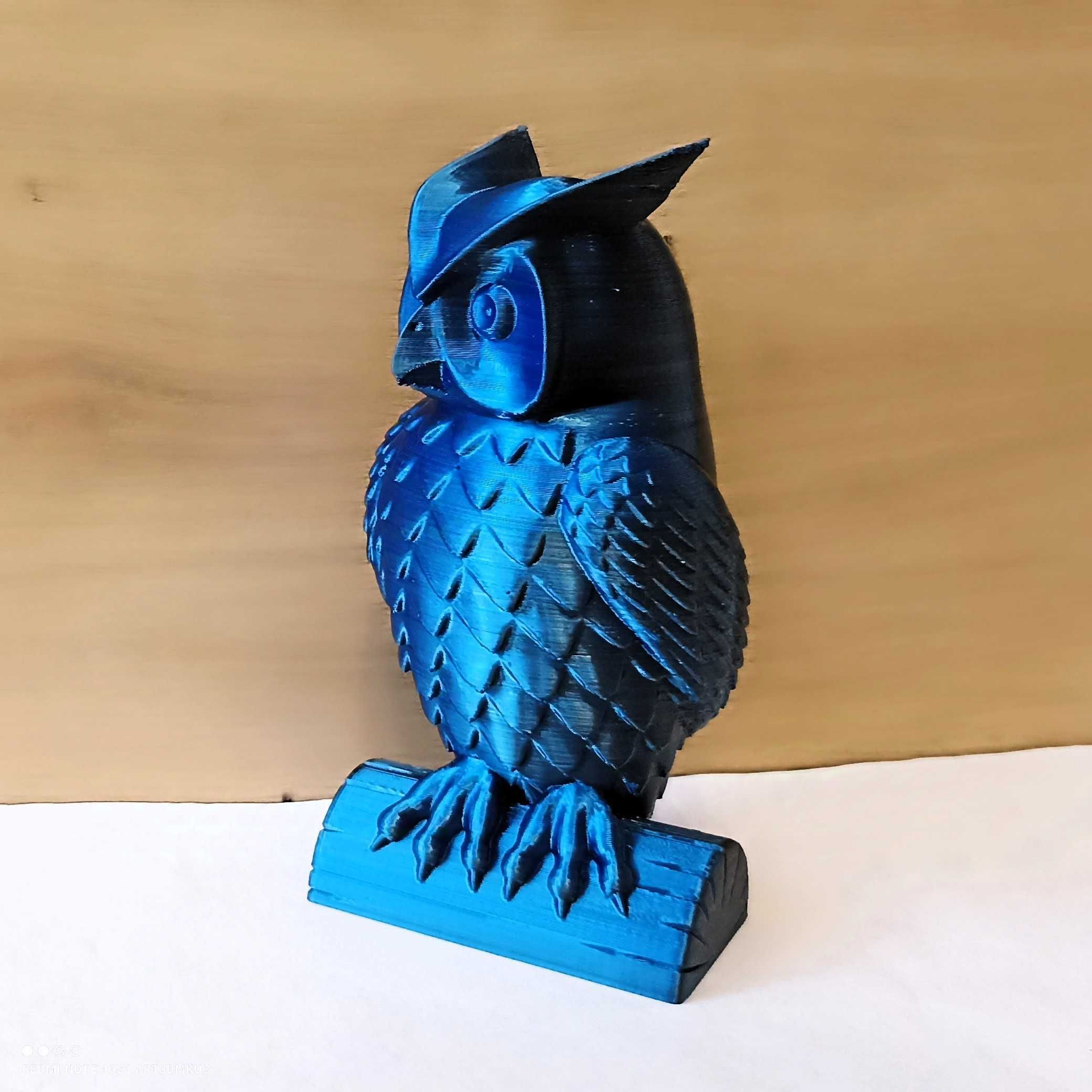 Elegancka figurka sowy na pniu - 3D druk, dwukolorowa niebieska czarna