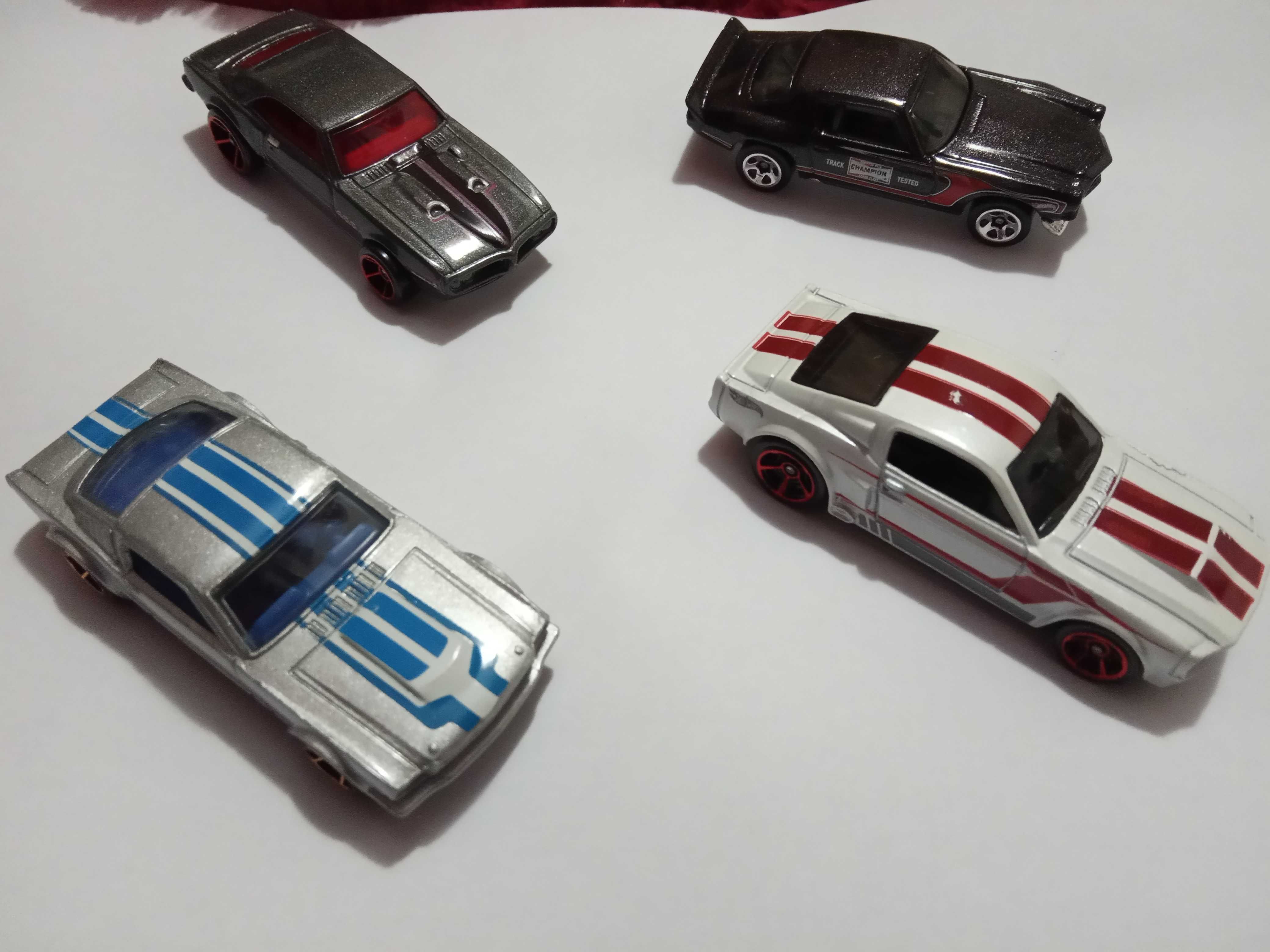 Carros Hot-Wheels Variados