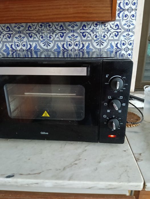 forno elétrico preto