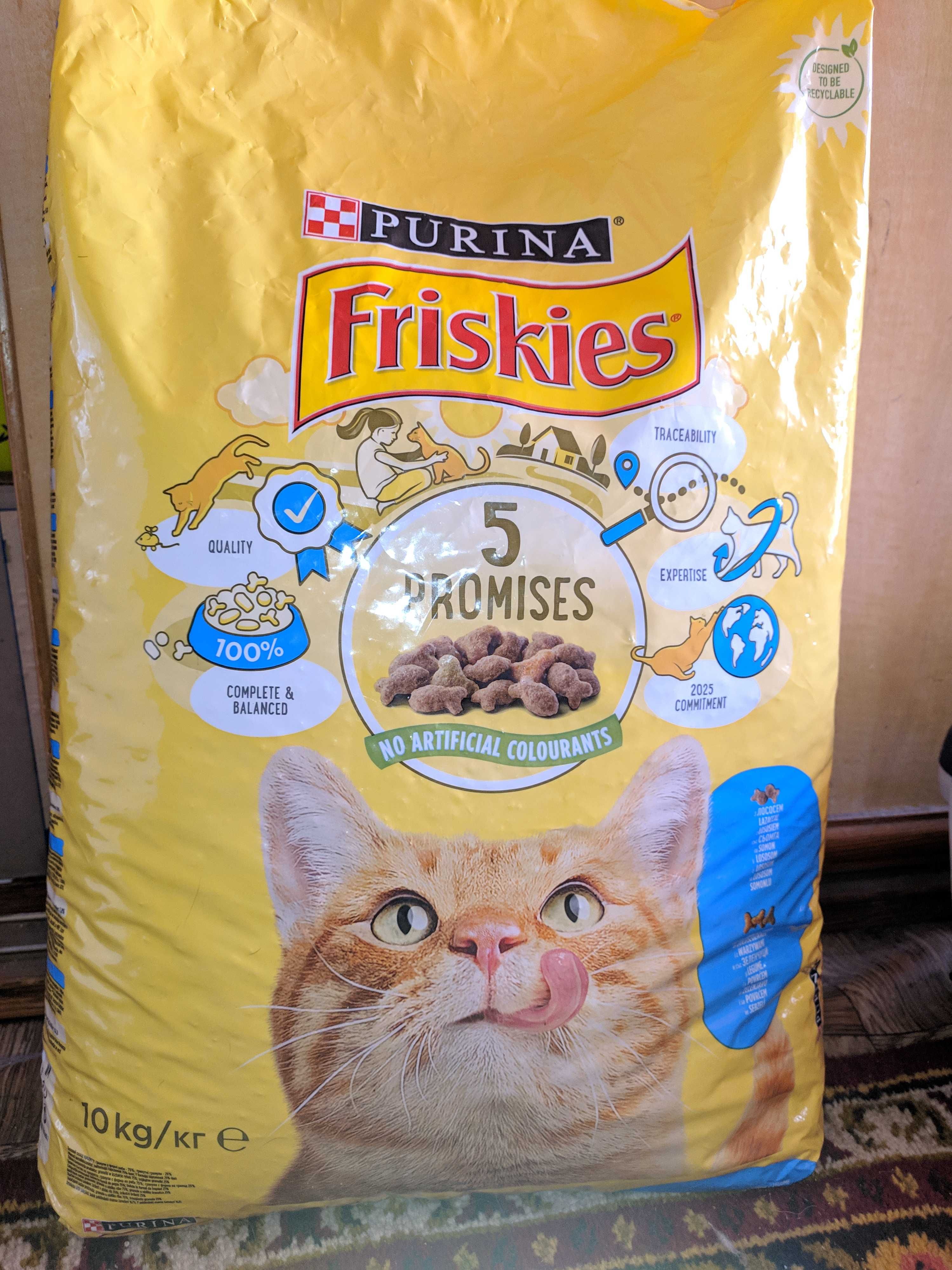 Сухий корм для котів Purina Friskies з лососем та овочами (10 кг)