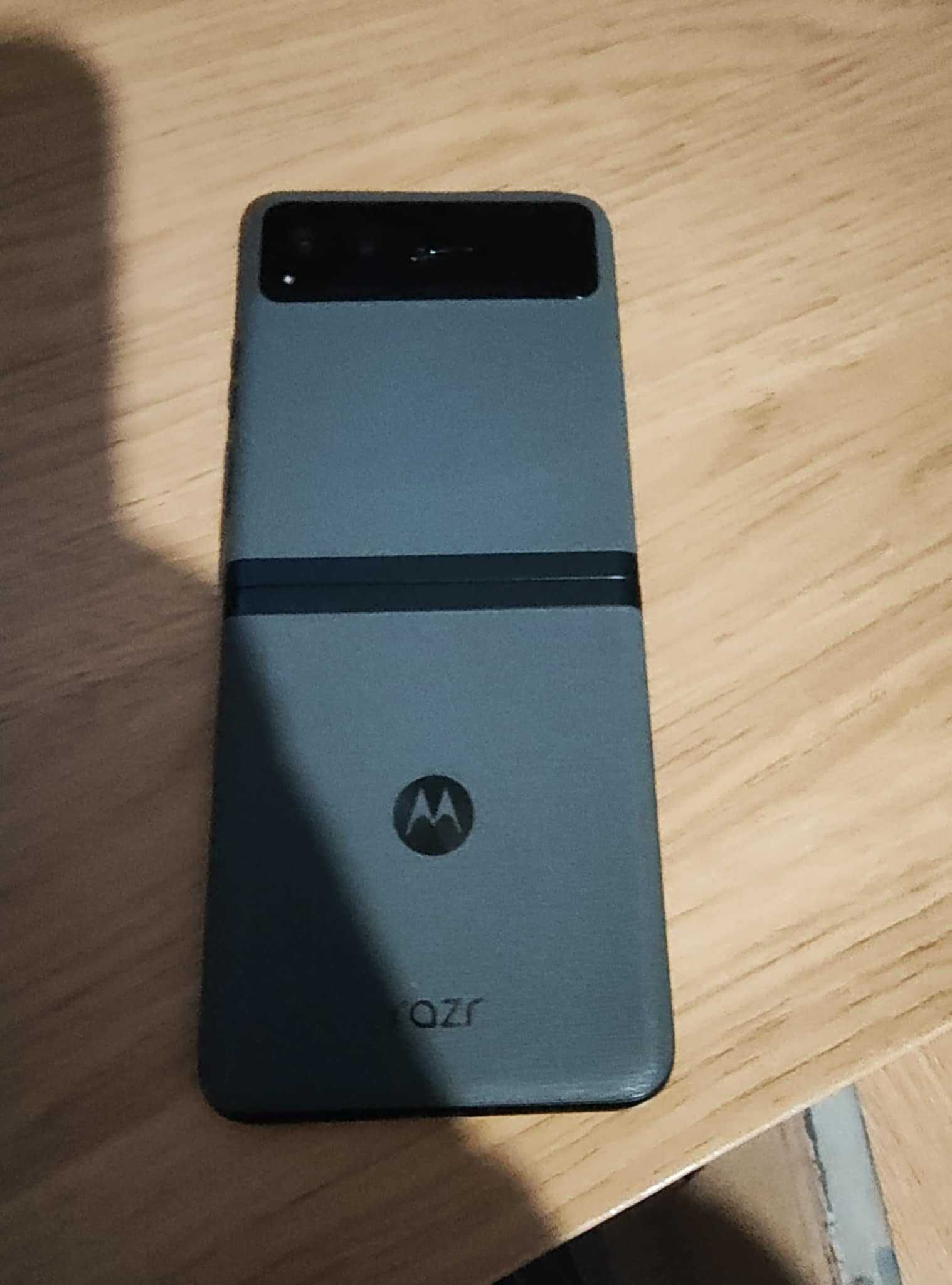 Uszkodzony Telefon Motorola razr 40