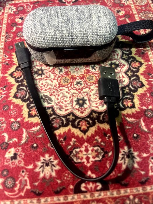 Наушники беспородные блютус с шнуром зарядки тype-C