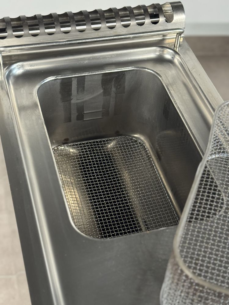 Fritadeira de cozinha industrial zanussi