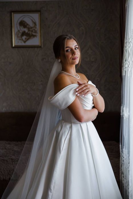Весільна сукня.