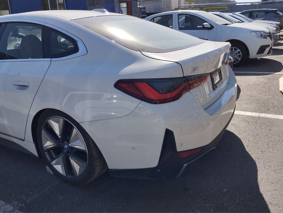 Кришка багажника задня ляда на BMW I4 2023 USA