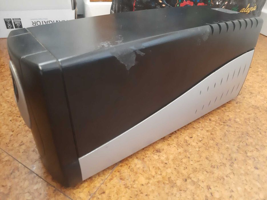 UPS (inoperable, possibly for parts)64550298350593122