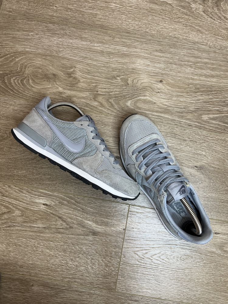 Продам БОМБЕЗНІ кросівки Nike Internationalist Grey