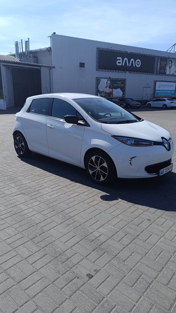 Renault Zoe 2018 intense 41 квт