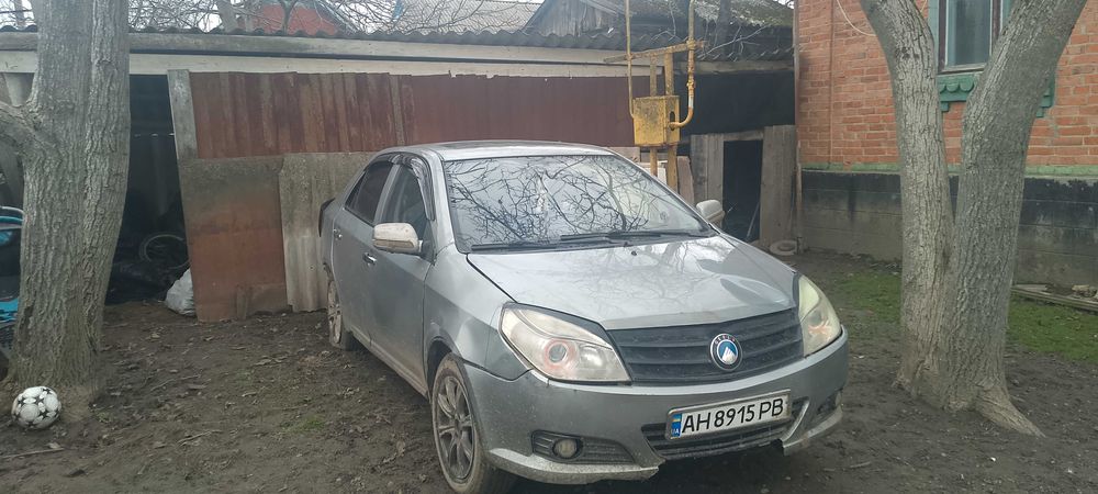 Продам машину. Требует ремонта,находу.