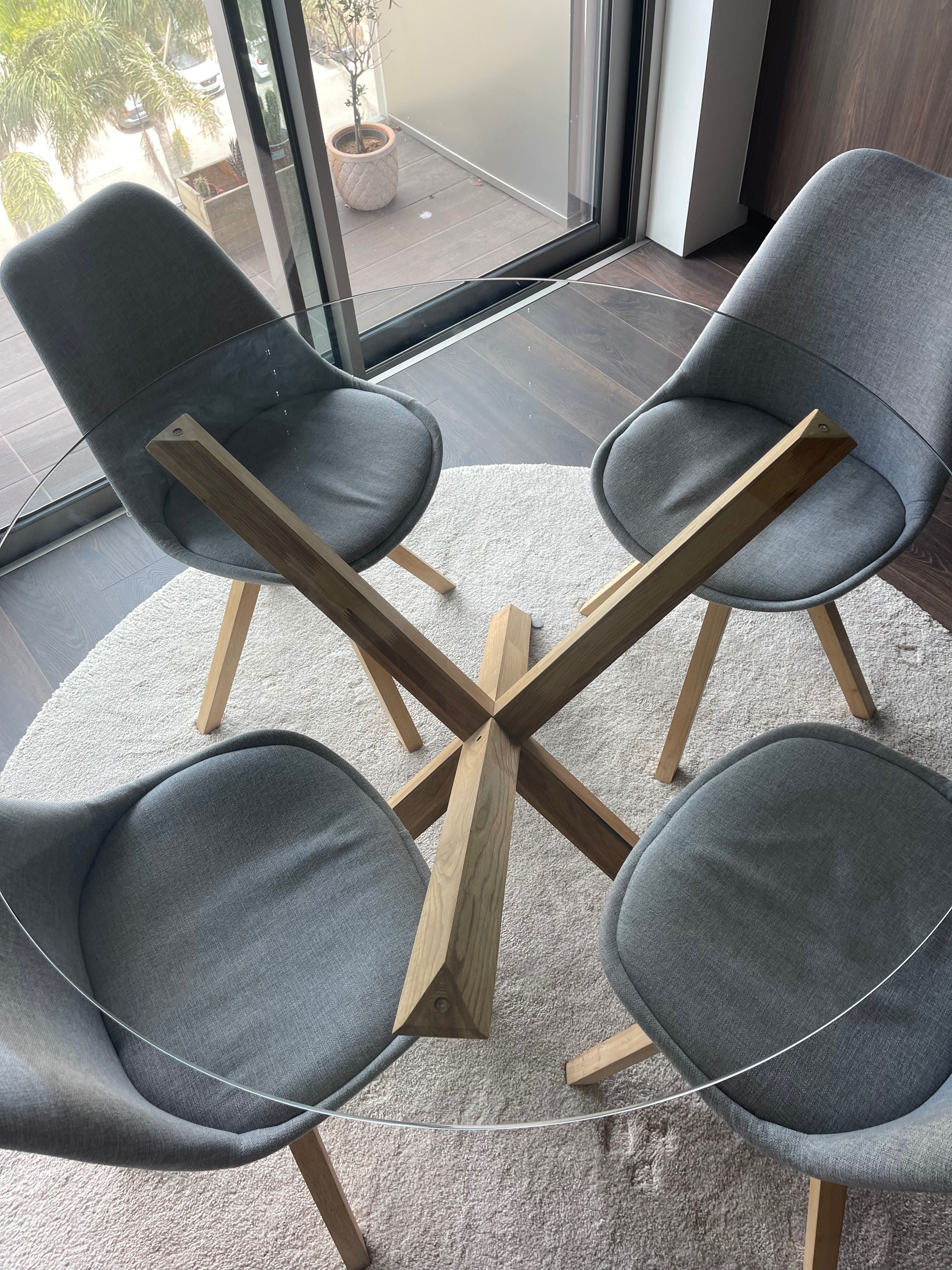 Mesa sala vidro + 4 cadeiras + carpete