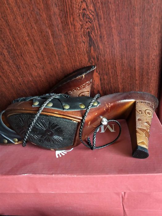 Сабо-босоножки .